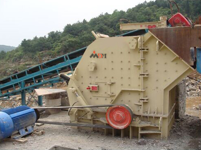 箱式重錘破碎機是一臺能夠破碎大塊石頭的機器-價格與質(zhì)量成正比