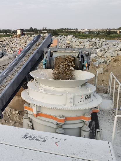 【東蒙案例】海南顎、錐、篩移動站破碎生產(chǎn)線火熱投產(chǎn)！